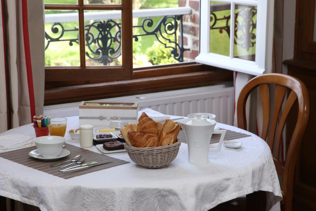 Manoir Le Mesnil Bed & Breakfast Saint-Martin-aux-Chartrains ภายนอก รูปภาพ