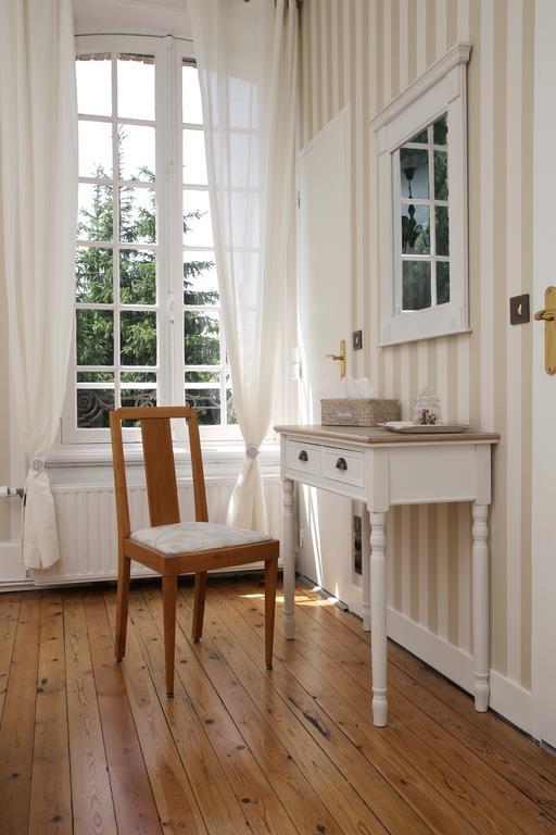 Manoir Le Mesnil Bed & Breakfast Saint-Martin-aux-Chartrains ภายนอก รูปภาพ