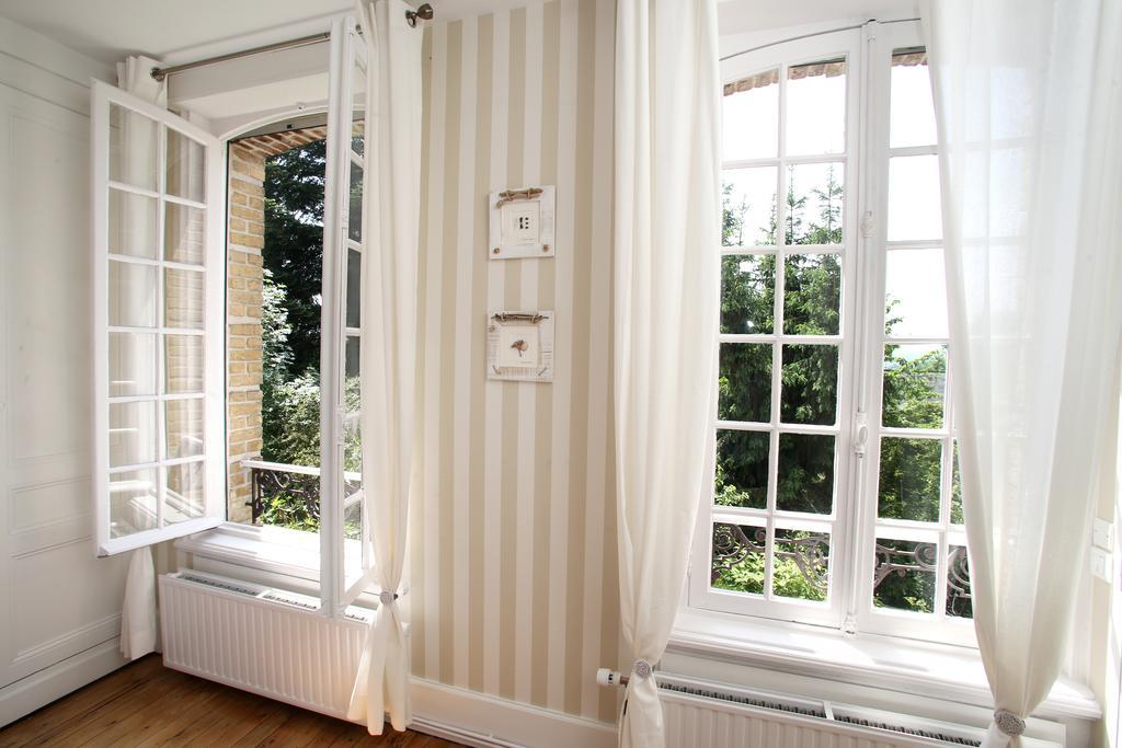 Manoir Le Mesnil Bed & Breakfast Saint-Martin-aux-Chartrains ภายนอก รูปภาพ
